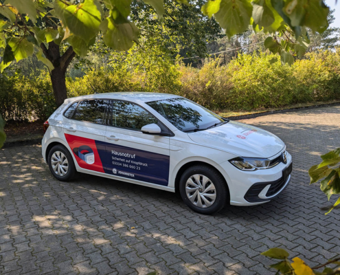 Johanniter - Fahrzeug-Teilfolierung mit Fahrzeugwerbung